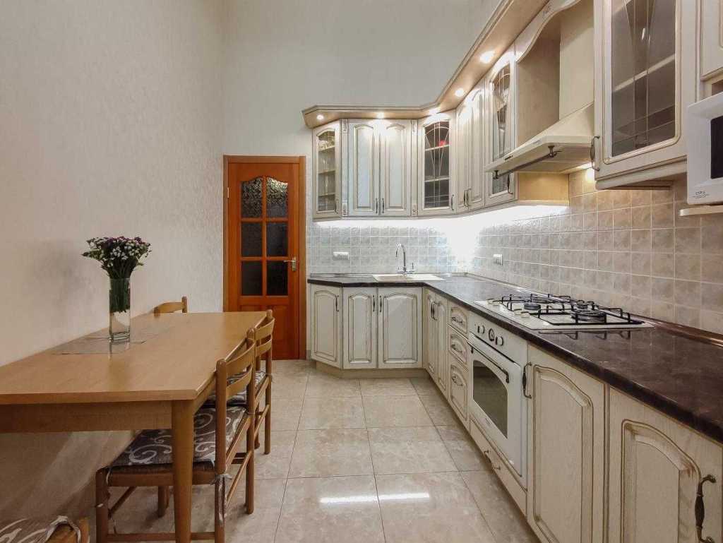 Продаж 3-кімнатної квартири 90 м², Михайлівська вул., 24В