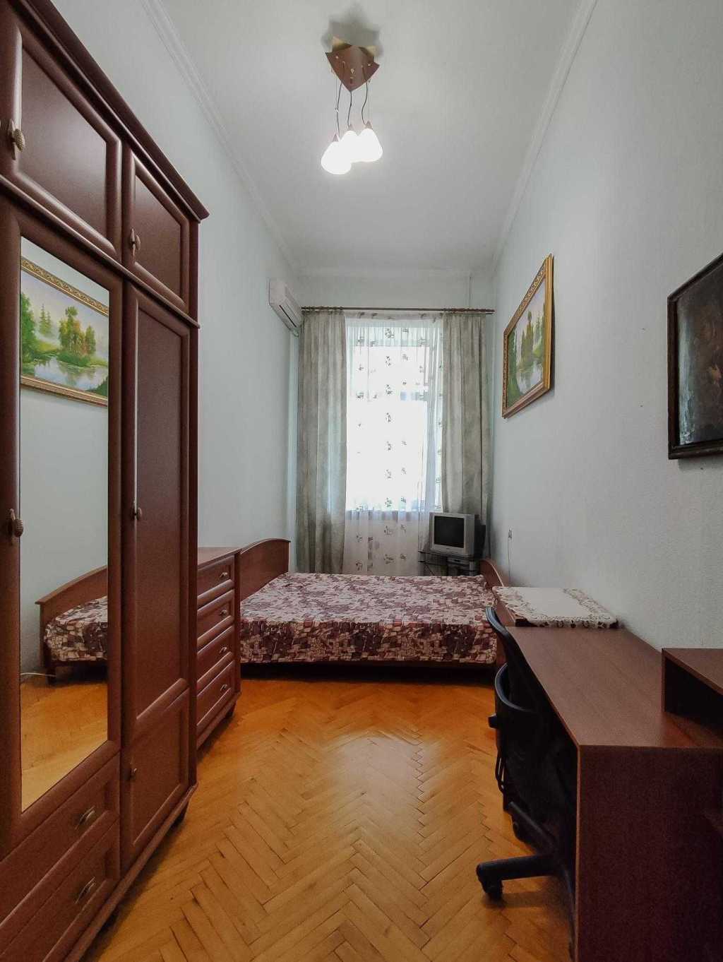 Продаж 3-кімнатної квартири 90 м², Михайлівська вул., 24В