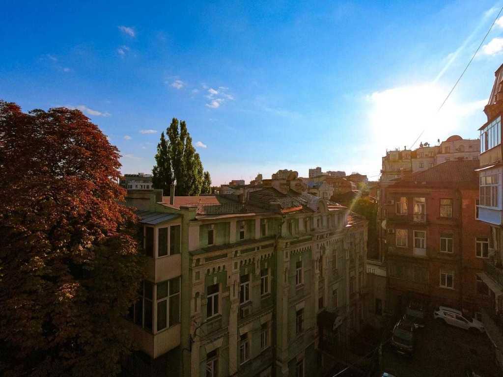 Продаж 3-кімнатної квартири 90 м², Михайлівська вул., 24В