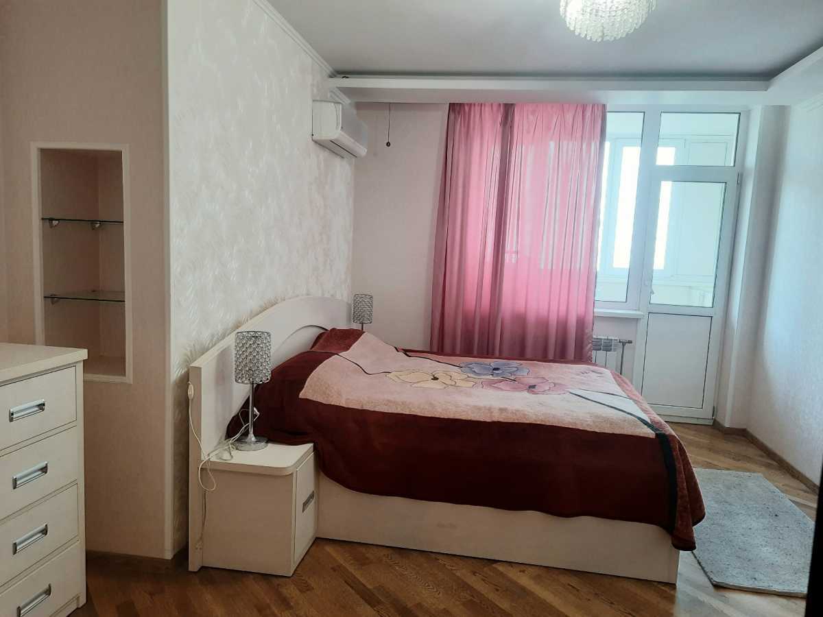 Оренда 3-кімнатної квартири 120 м², Олени Пчілки вул., 5