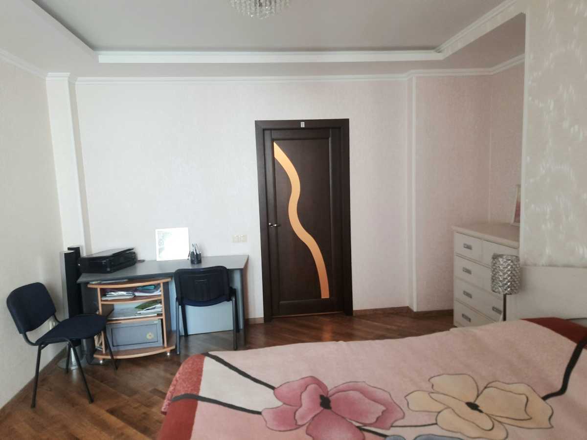 Оренда 3-кімнатної квартири 120 м², Олени Пчілки вул., 5