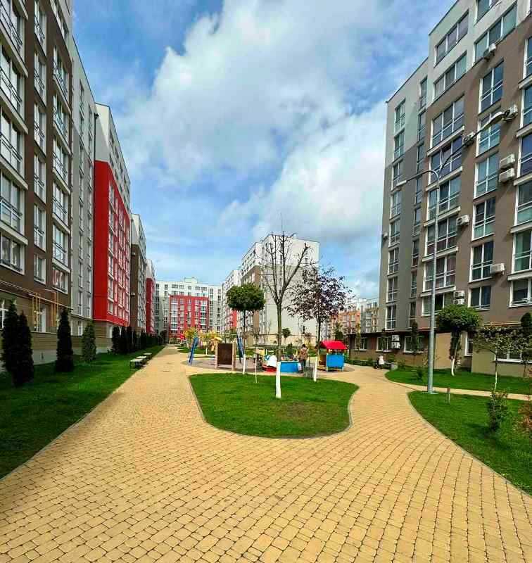 Продажа 3-комнатной квартиры 92 м², Декабристов ул., 153