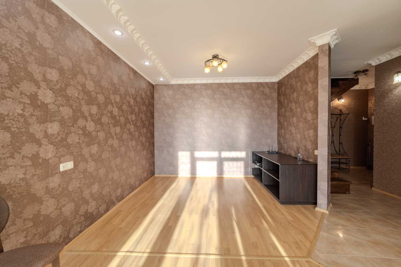 Продаж 5-кімнатної квартири 182 м², Південна, 15