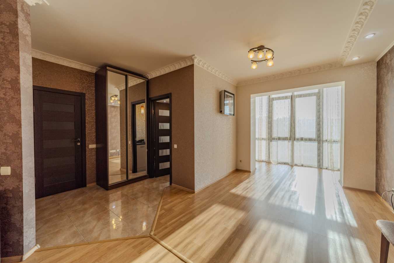 Продаж 5-кімнатної квартири 182 м², Південна, 15