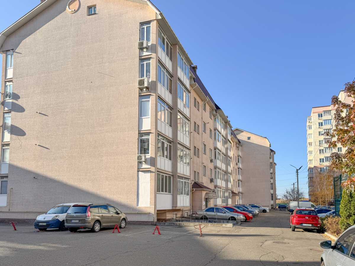 Продаж 5-кімнатної квартири 182 м², Південна, 15