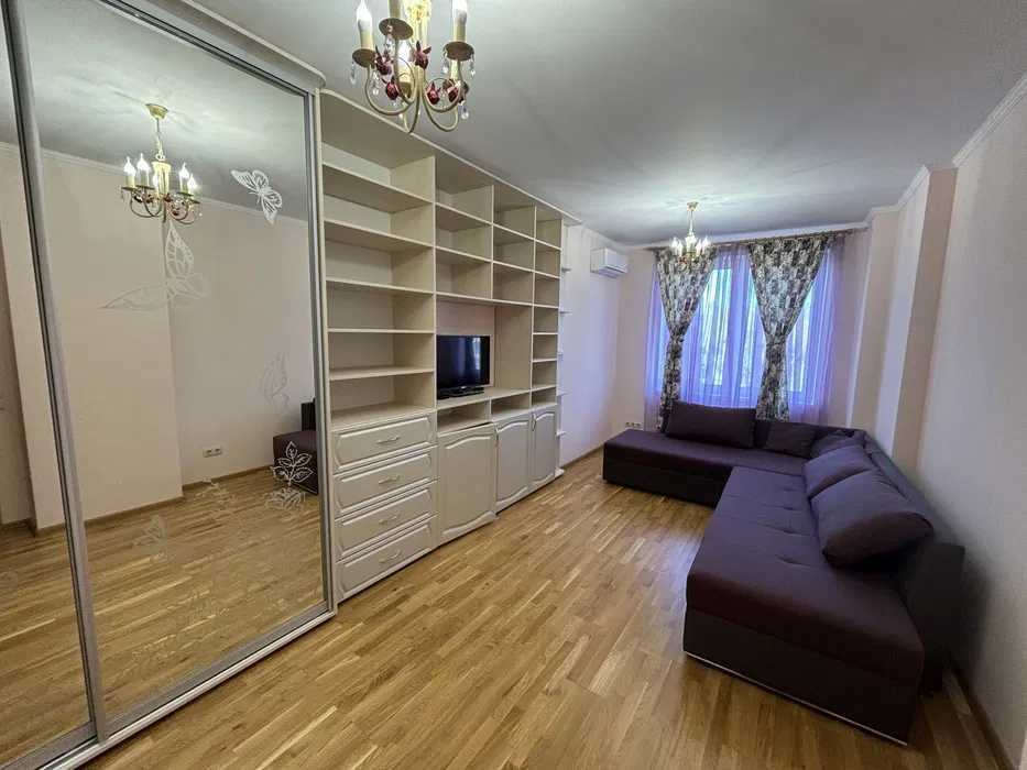 Аренда 3-комнатной квартиры 107 м², Академика Глушкова просп., 9В