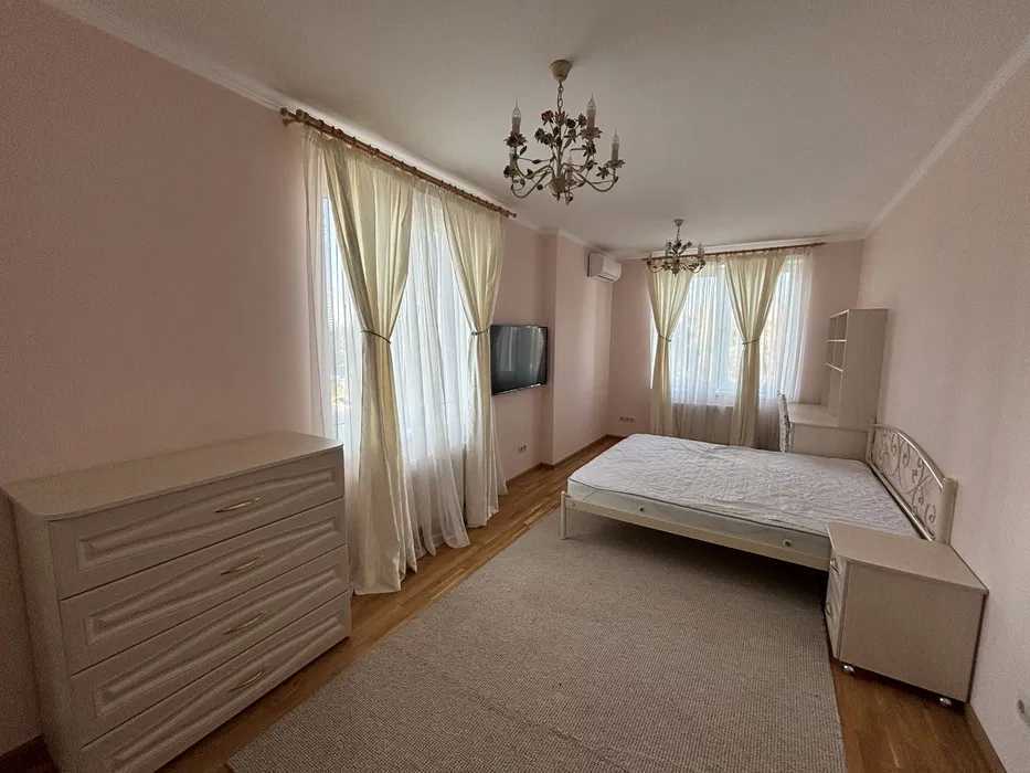 Аренда 3-комнатной квартиры 107 м², Академика Глушкова просп., 9В