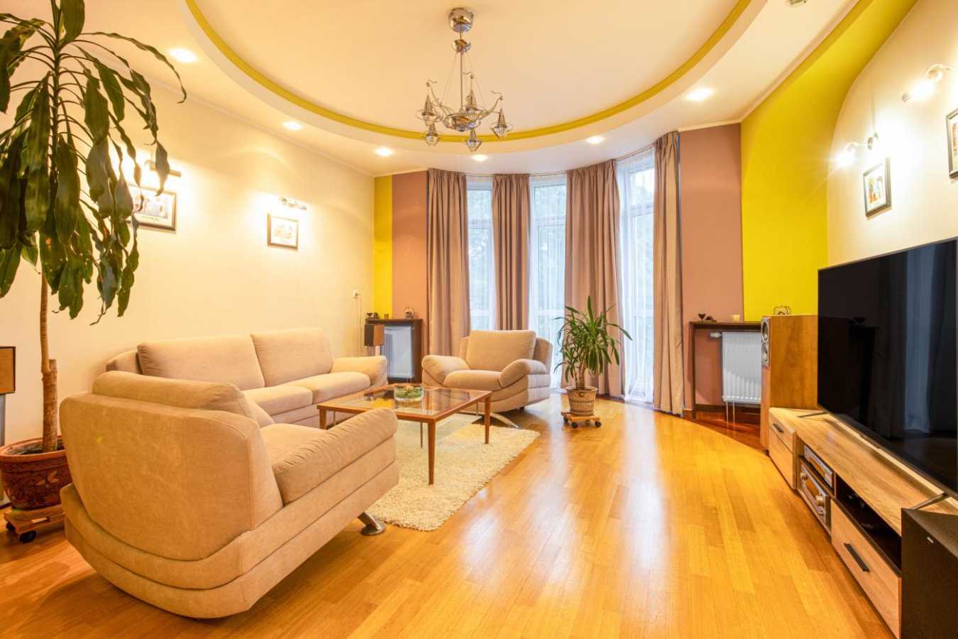 Продажа 3-комнатной квартиры 109 м², Академика Ефремова ул., 13