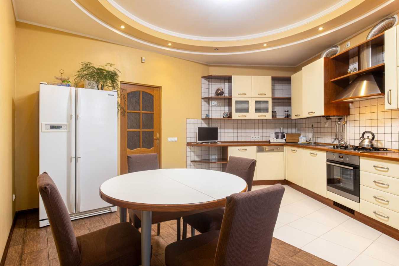 Продажа 3-комнатной квартиры 109 м², Академика Ефремова ул., 13