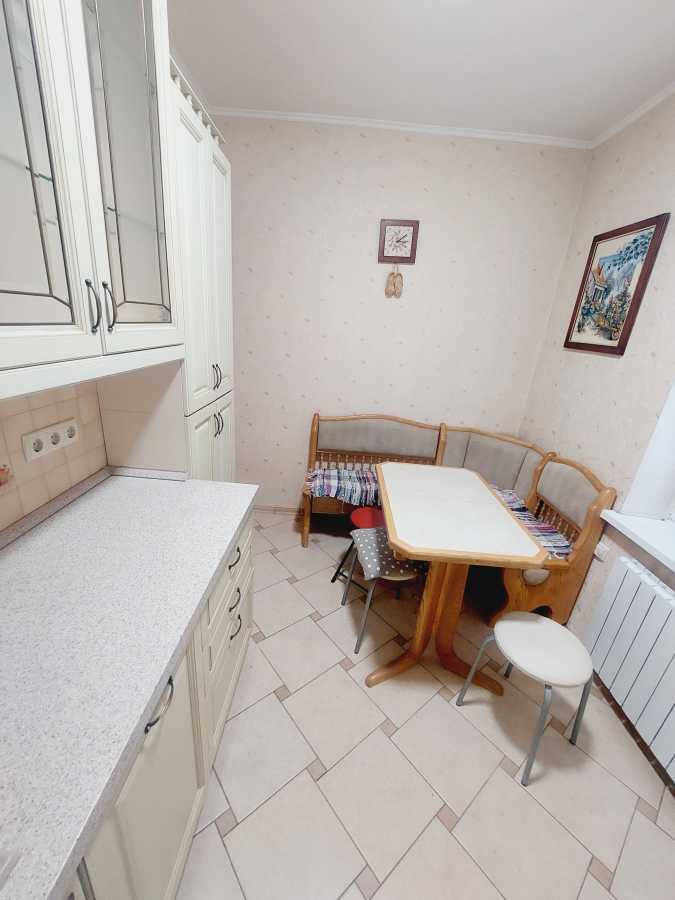 Оренда 3-кімнатної квартири 88 м², Прирічна вул., 37