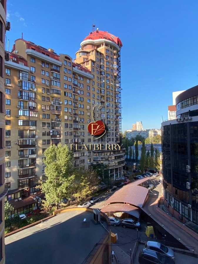 Продажа 4-комнатной квартиры 141 м², Евгения Коновальца ул., 36В