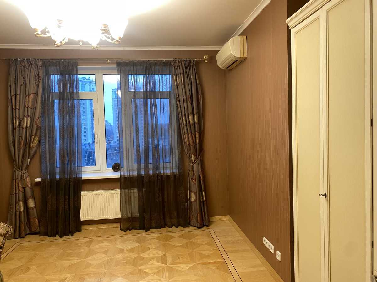 Продажа 5-комнатной квартиры 238 м², Провиантская ул., 3