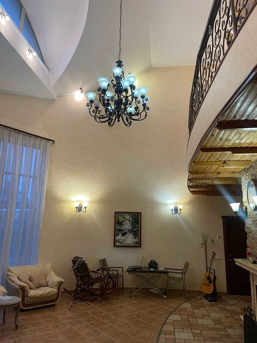 Продаж котеджу 400 м², Івана Франка вул., 206
