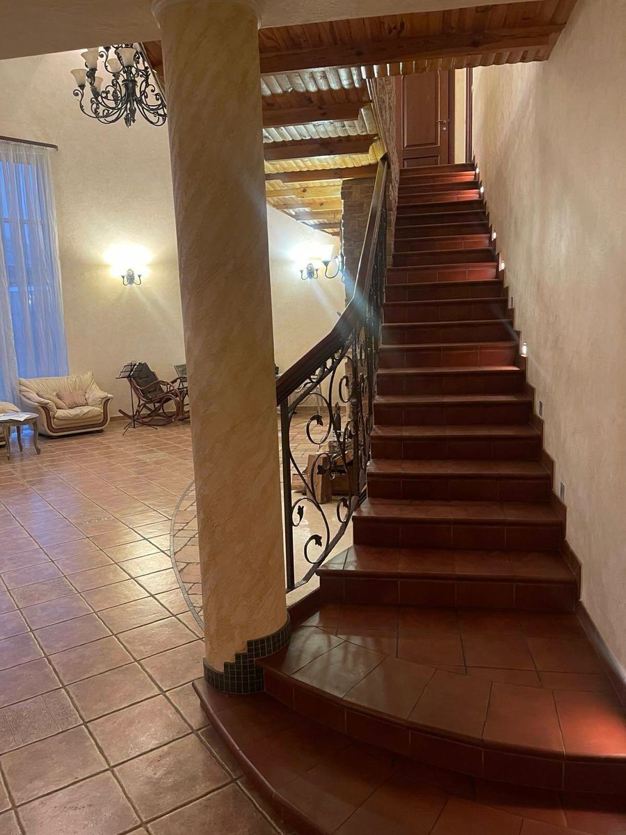 Продаж котеджу 400 м², Івана Франка вул., 206