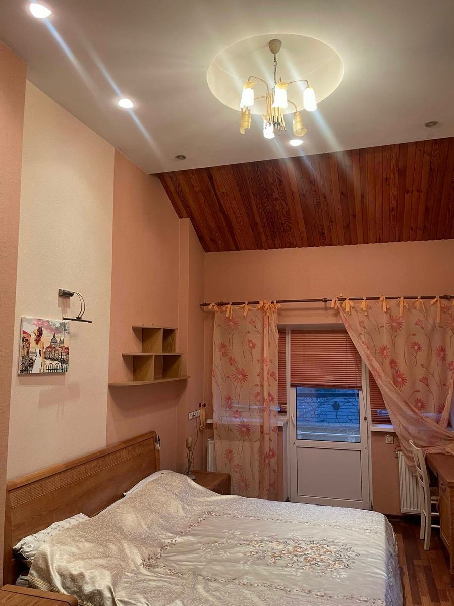 Продаж котеджу 400 м², Івана Франка вул., 206