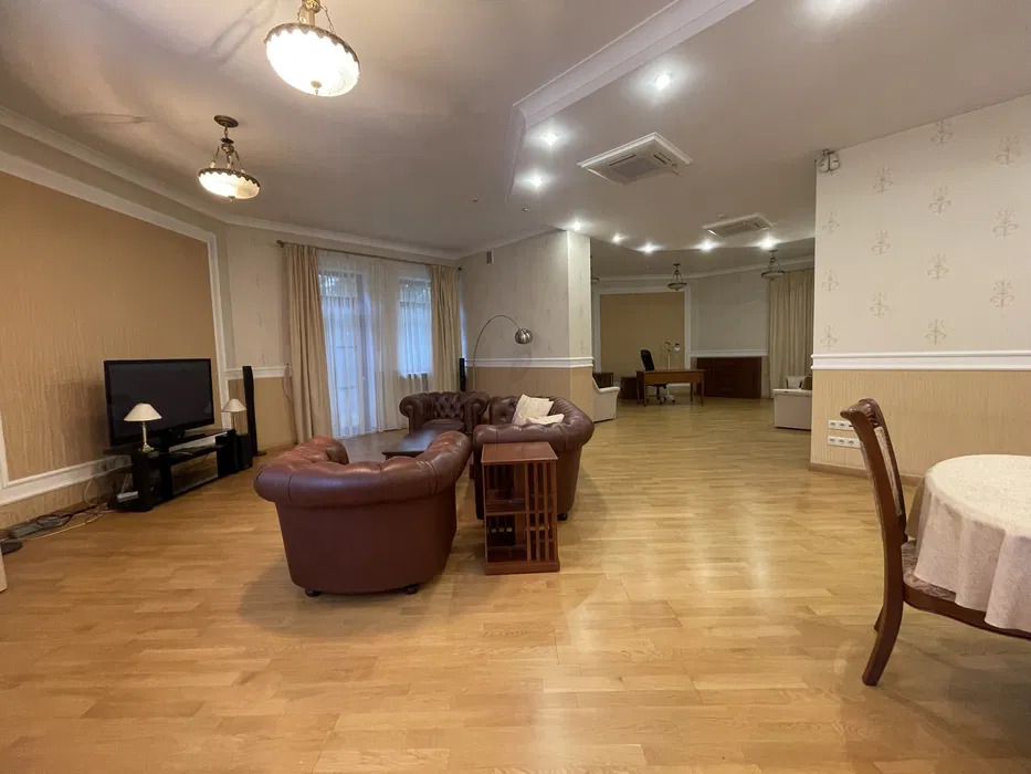 Оренда будинку 680 м², Мичуріна вул.