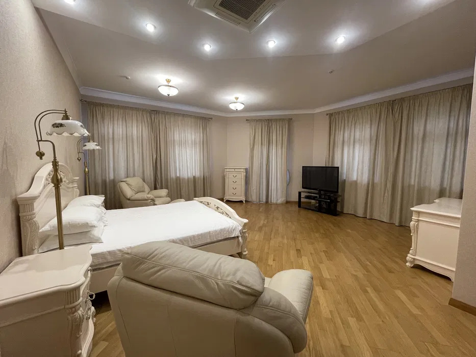 Оренда будинку 680 м², Мичуріна вул.
