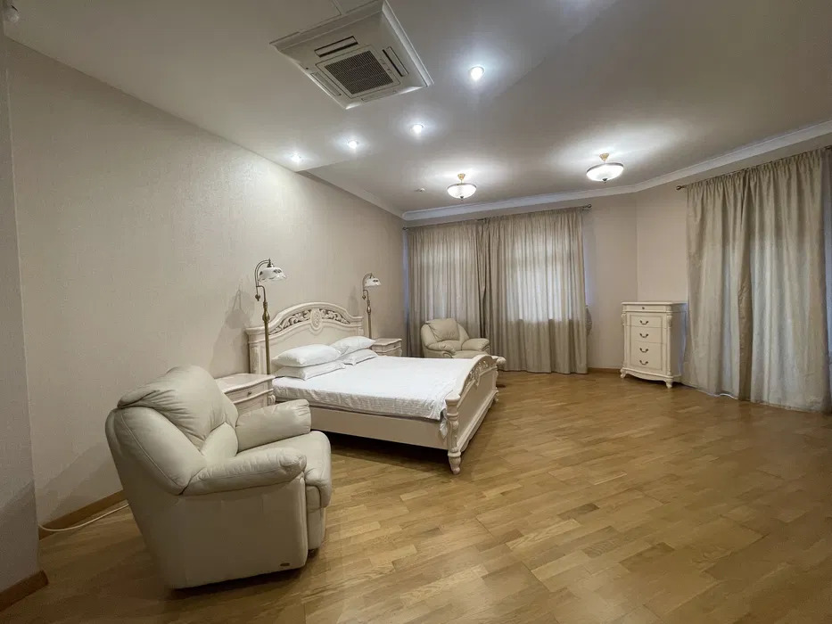 Оренда будинку 680 м², Мичуріна вул.