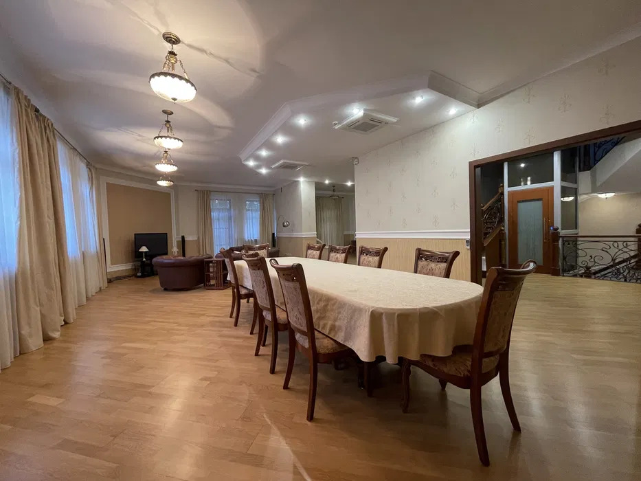 Оренда будинку 680 м², Мичуріна вул.