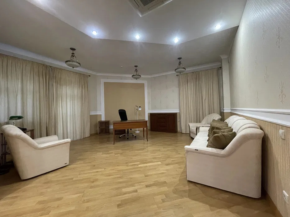 Оренда будинку 680 м², Мичуріна вул.