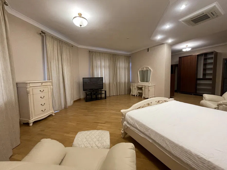 Оренда будинку 680 м², Мичуріна вул.