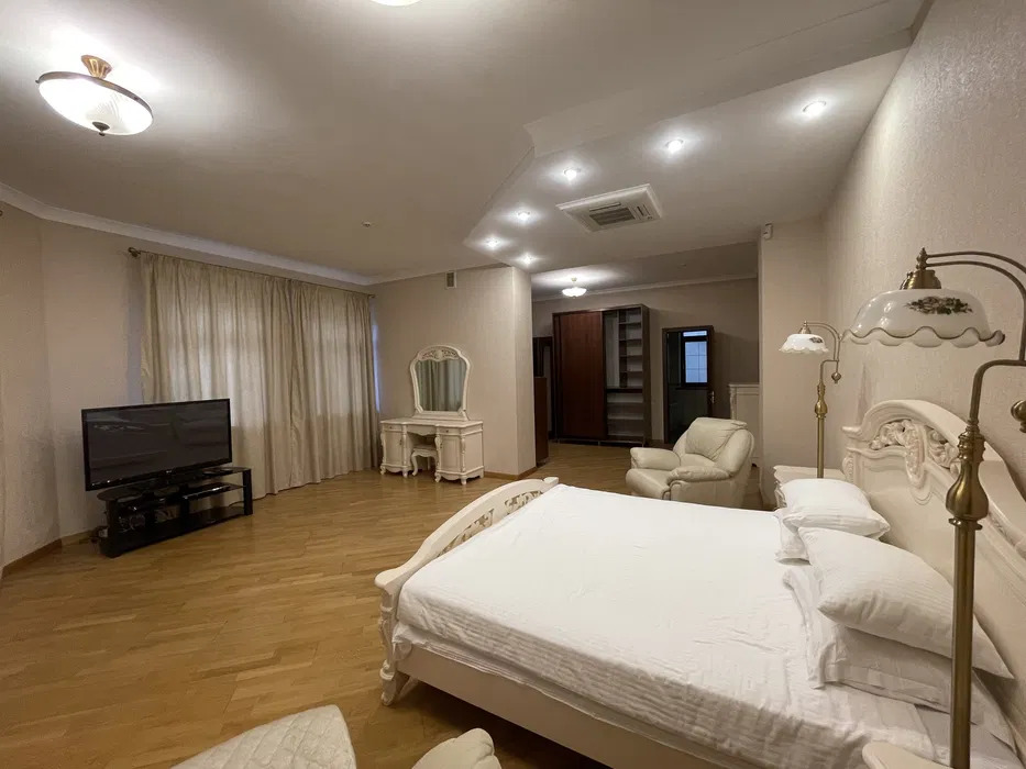 Оренда будинку 680 м², Мичуріна вул.
