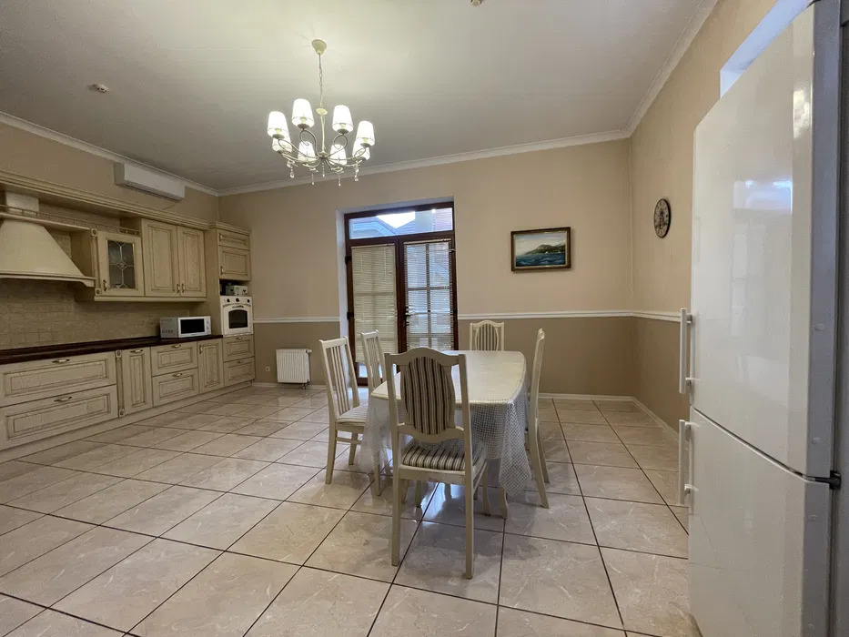 Оренда будинку 680 м², Мичуріна вул.