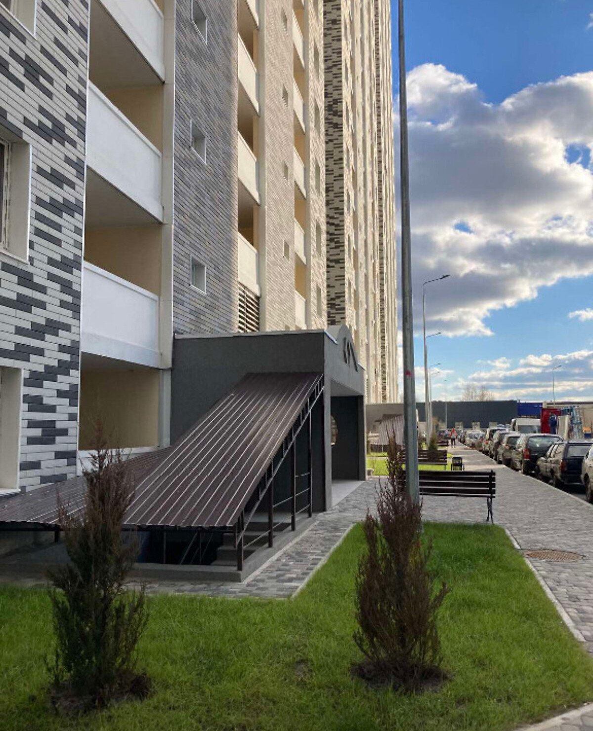 Продажа 2-комнатной квартиры 77 м²