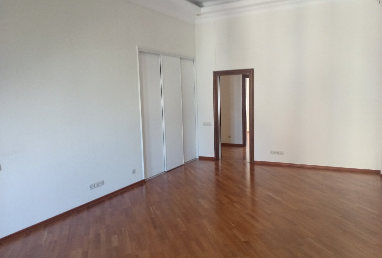 Аренда 4-комнатной квартиры 252 м²