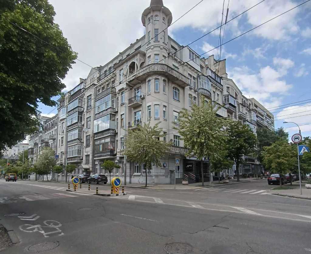 Продажа 5-комнатной квартиры 218 м², Артема, 40