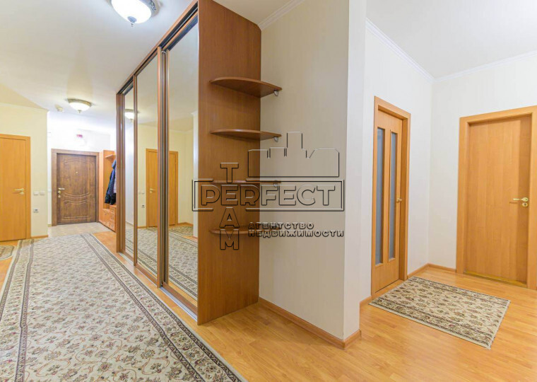 Продажа 4-комнатной квартиры 168 м², Голосеевский просп., 30Б