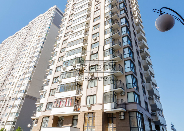 Продаж 3-кімнатної квартири 102 м², Соборна вул., 18