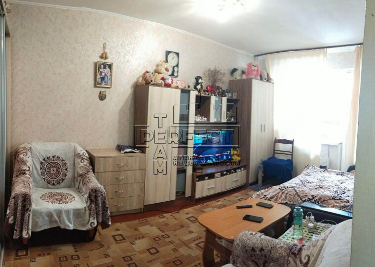 Продаж 2-кімнатної квартири 56 м², Квітнева вул., 1А