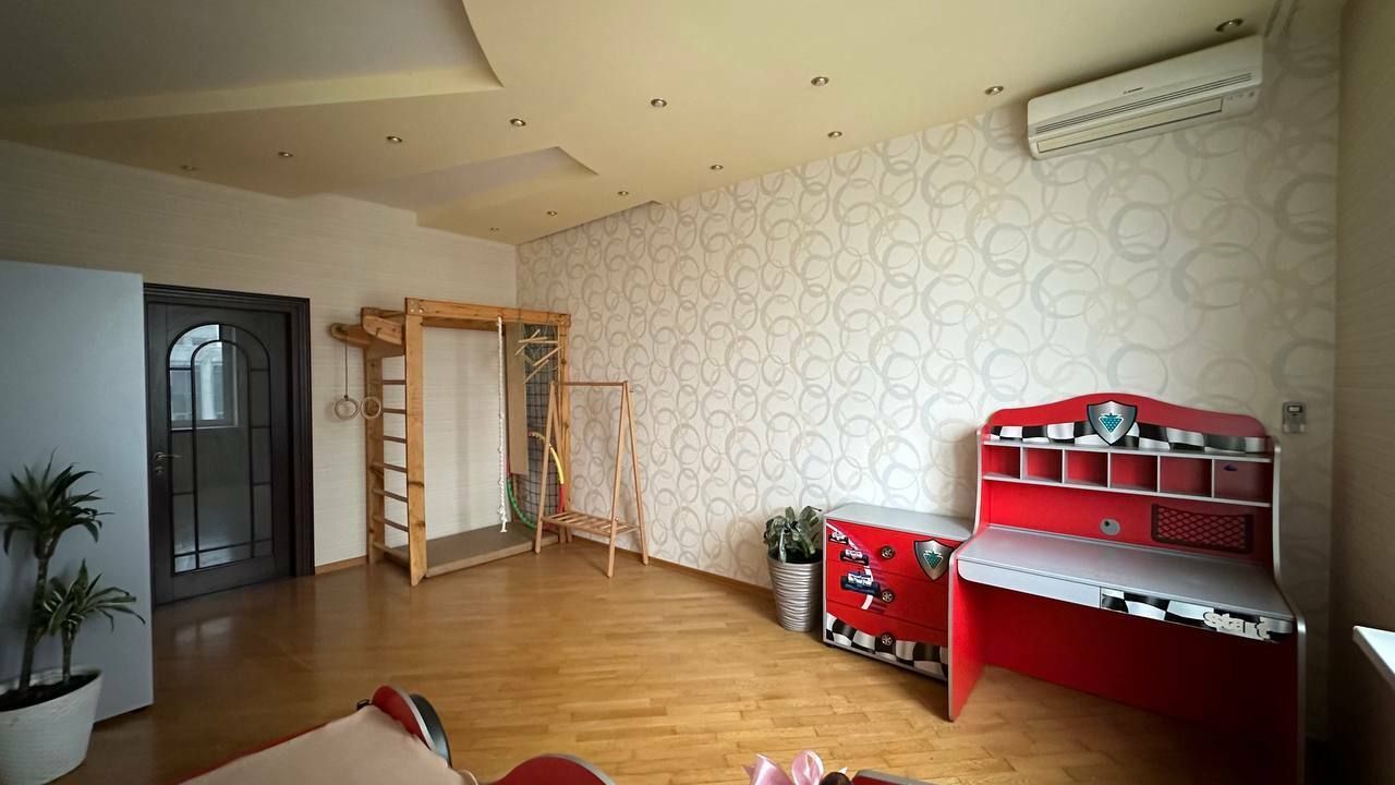 Аренда 4-комнатной квартиры 300 м²