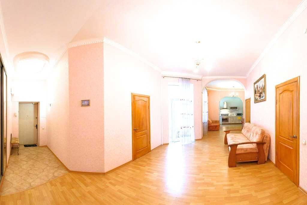 Оренда 3-кімнатної квартири 140 м²