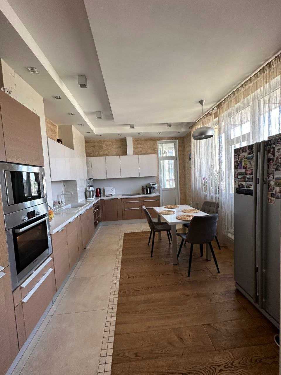 Продажа 3-комнатной квартиры 130 м²