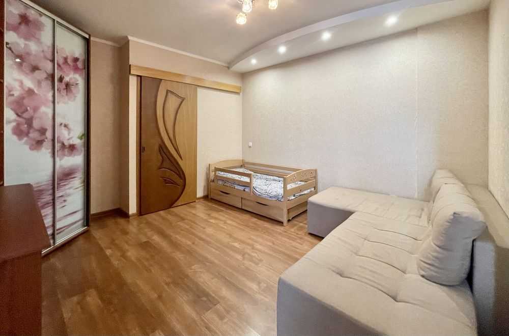 Продаж 1-кімнатної квартири 48 м², Теплична вул., 38