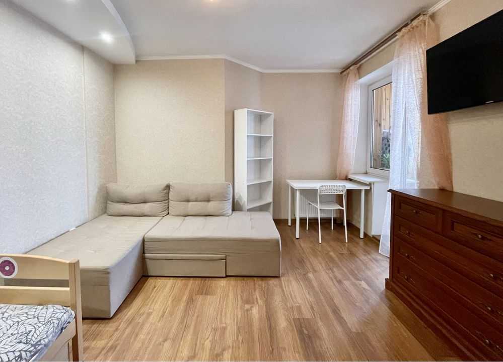 Продаж 1-кімнатної квартири 48 м², Теплична вул., 38