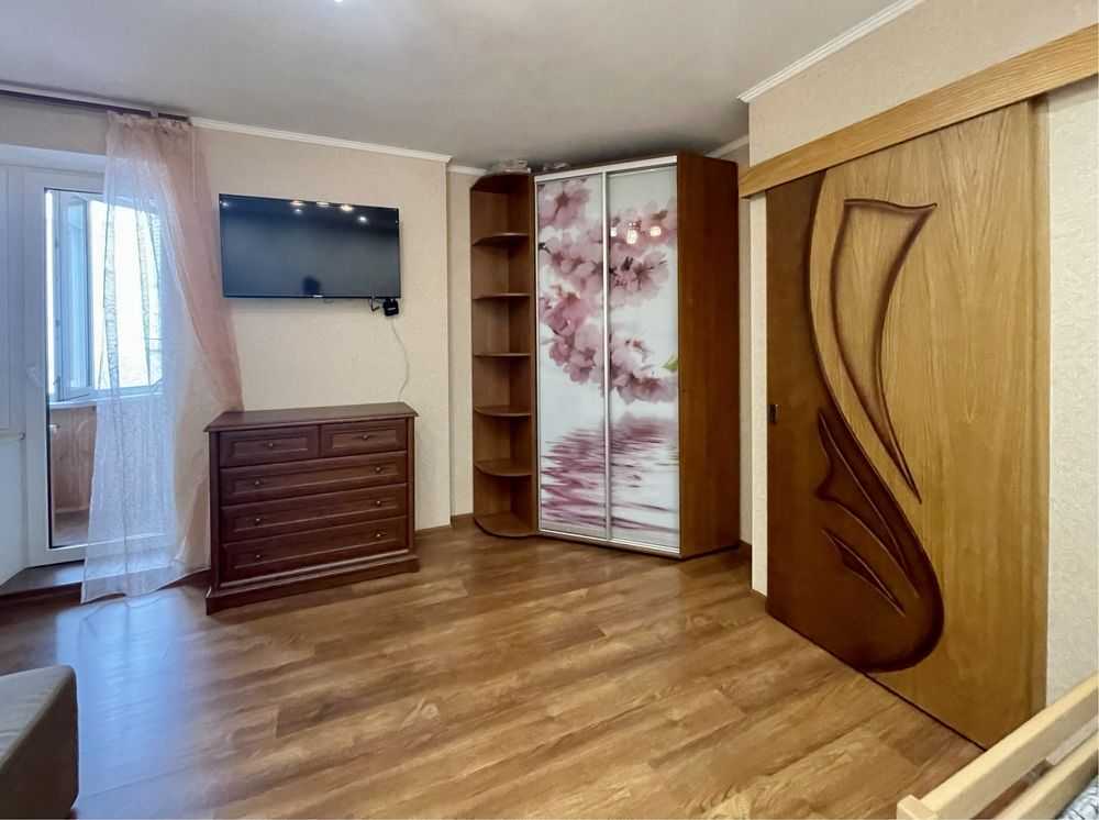 Продаж 1-кімнатної квартири 48 м², Теплична вул., 38