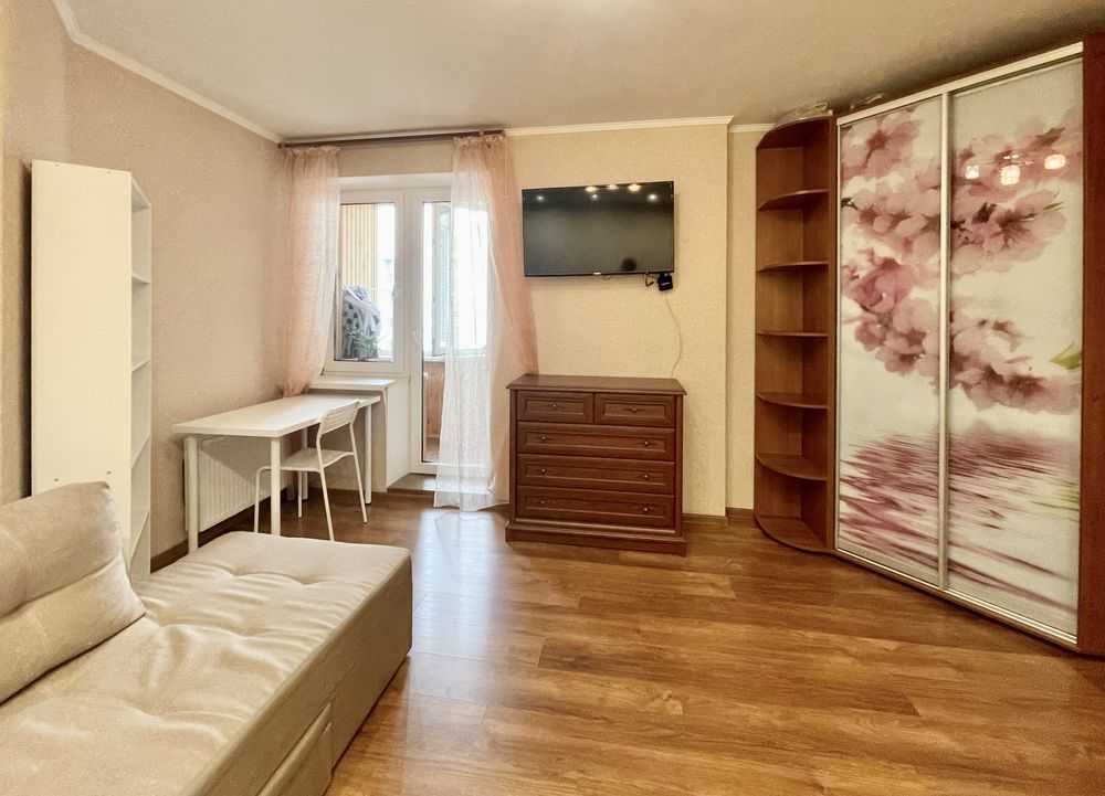 Продаж 1-кімнатної квартири 48 м², Теплична вул., 38