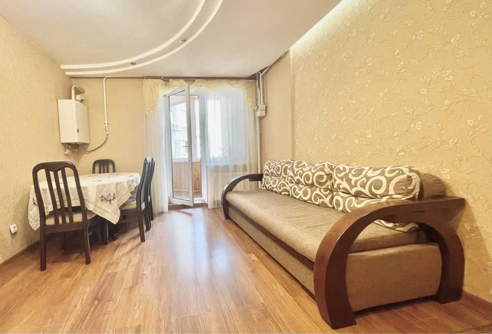 Продаж 1-кімнатної квартири 48 м², Теплична вул., 38