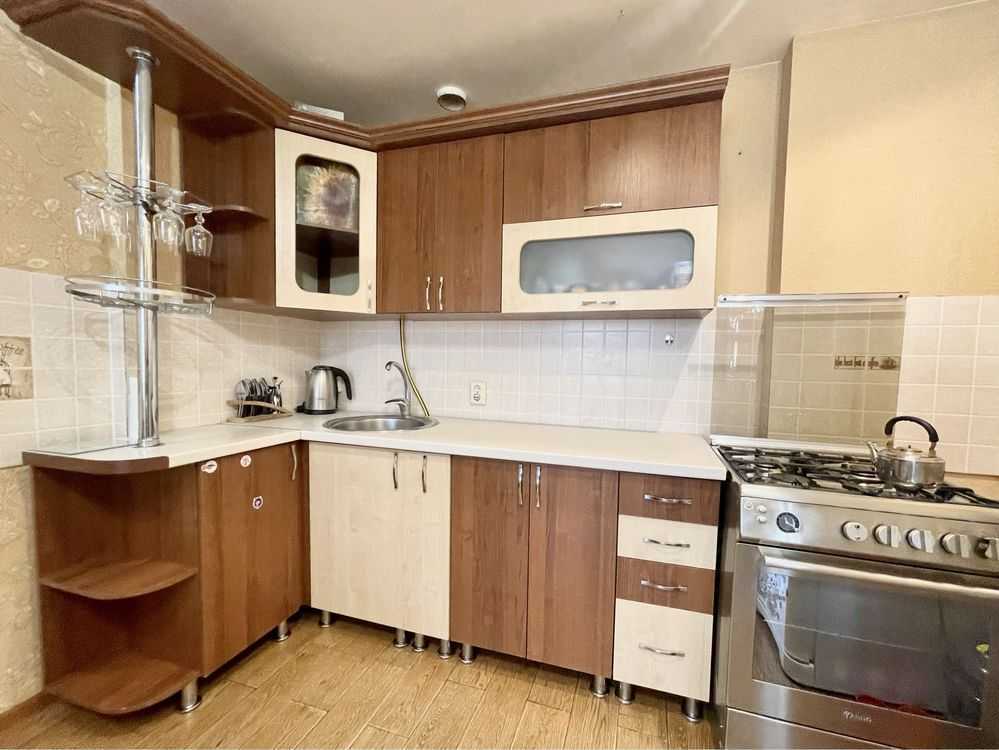 Продаж 1-кімнатної квартири 48 м², Теплична вул., 38