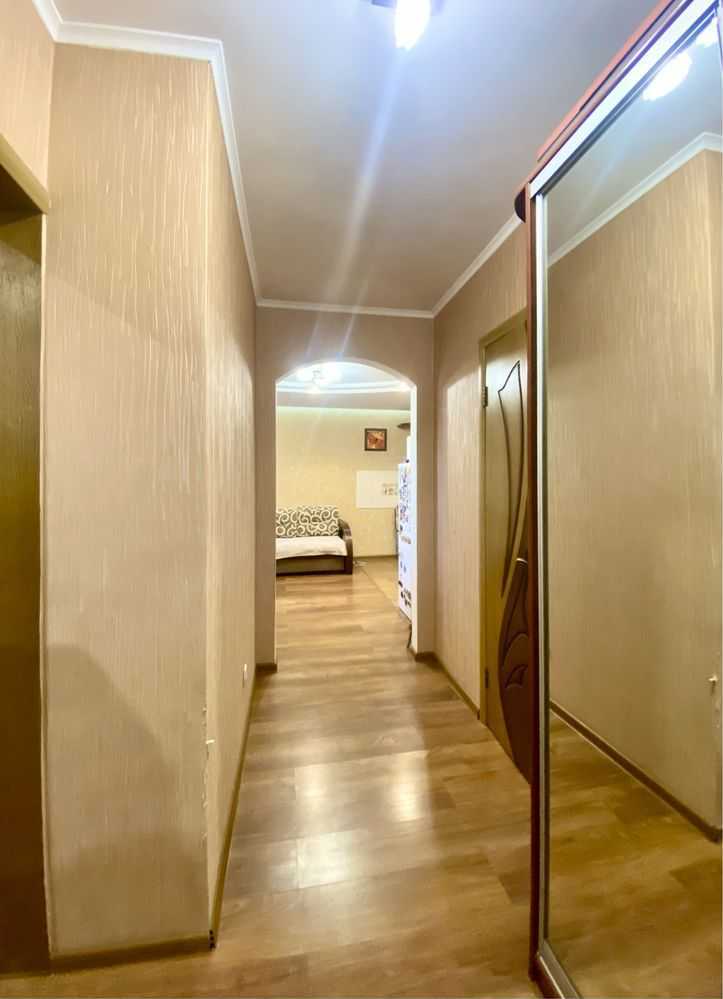 Продаж 1-кімнатної квартири 48 м², Теплична вул., 38