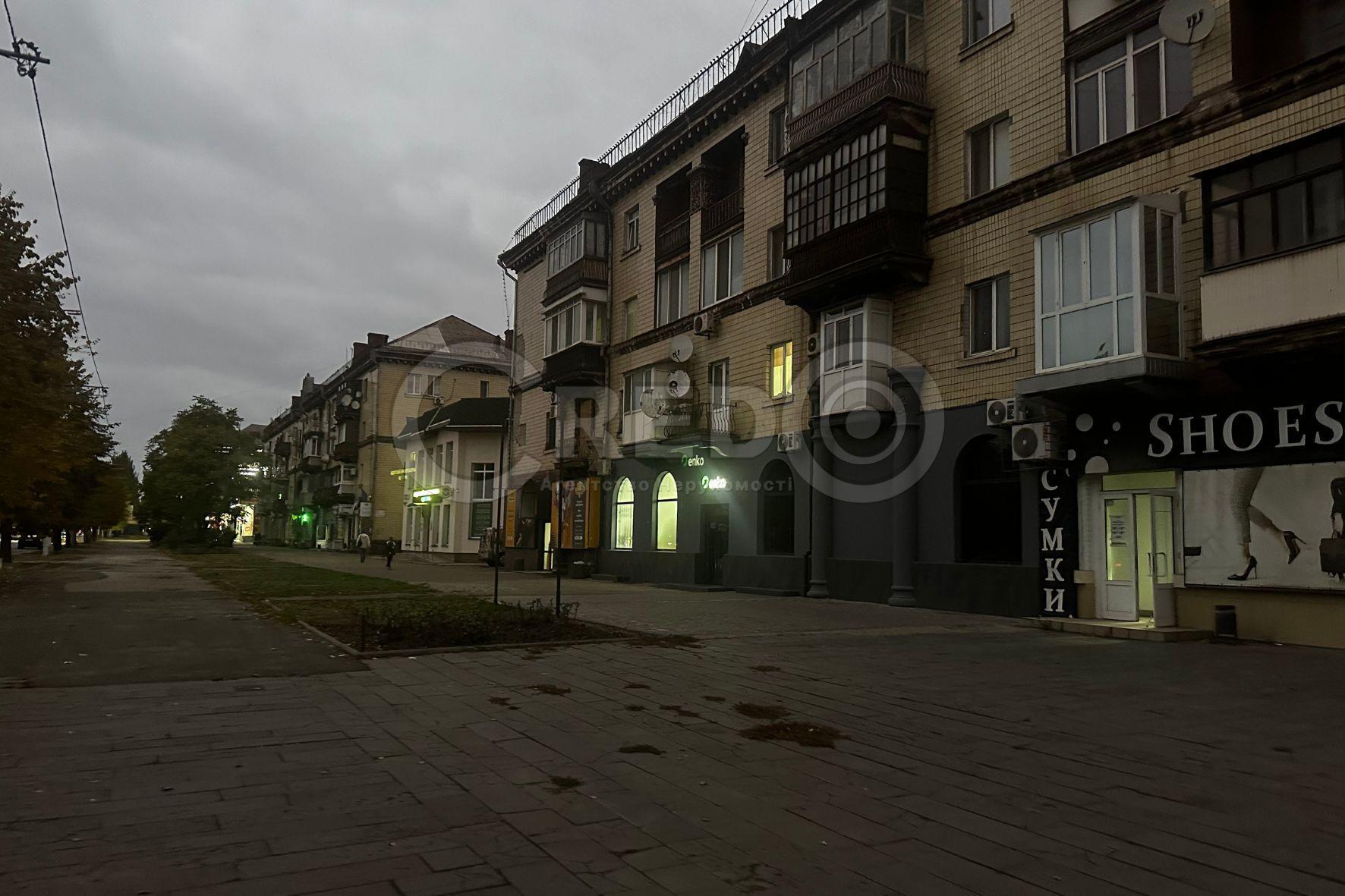 Продаж магазину 231 м², Металлургов просп.