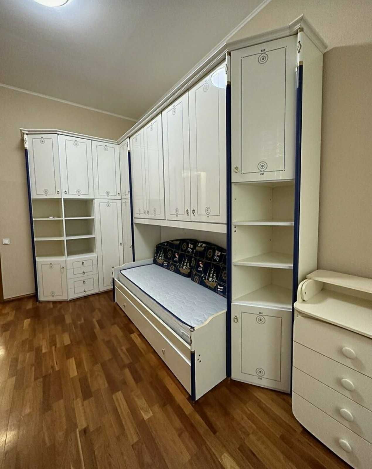 Продаж 3-кімнатної квартири 142 м²