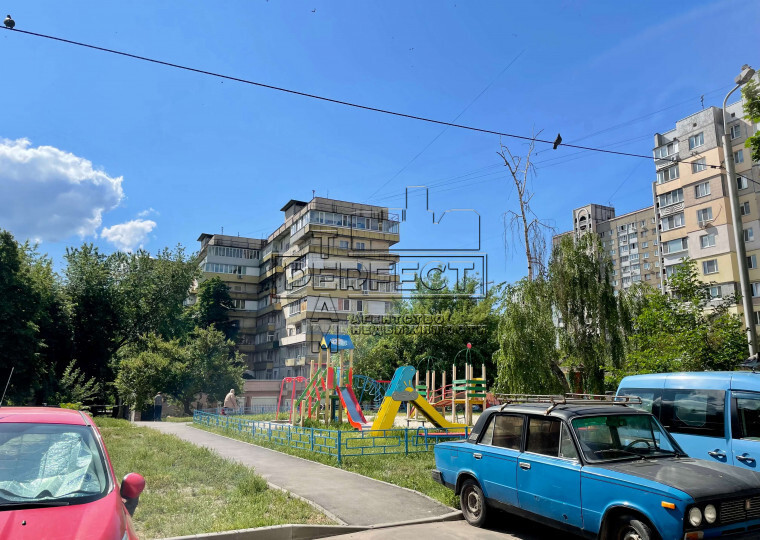 Продажа 2-комнатной квартиры 51 м², Тростянецкая ул., 8