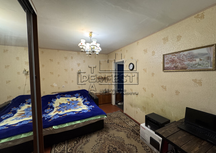 Продаж 1-кімнатної квартири 32 м², Українська вул., возрождения 7