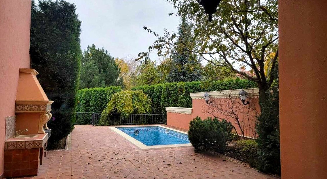 Аренда дома 460 м², Золотой Берег ул., 1