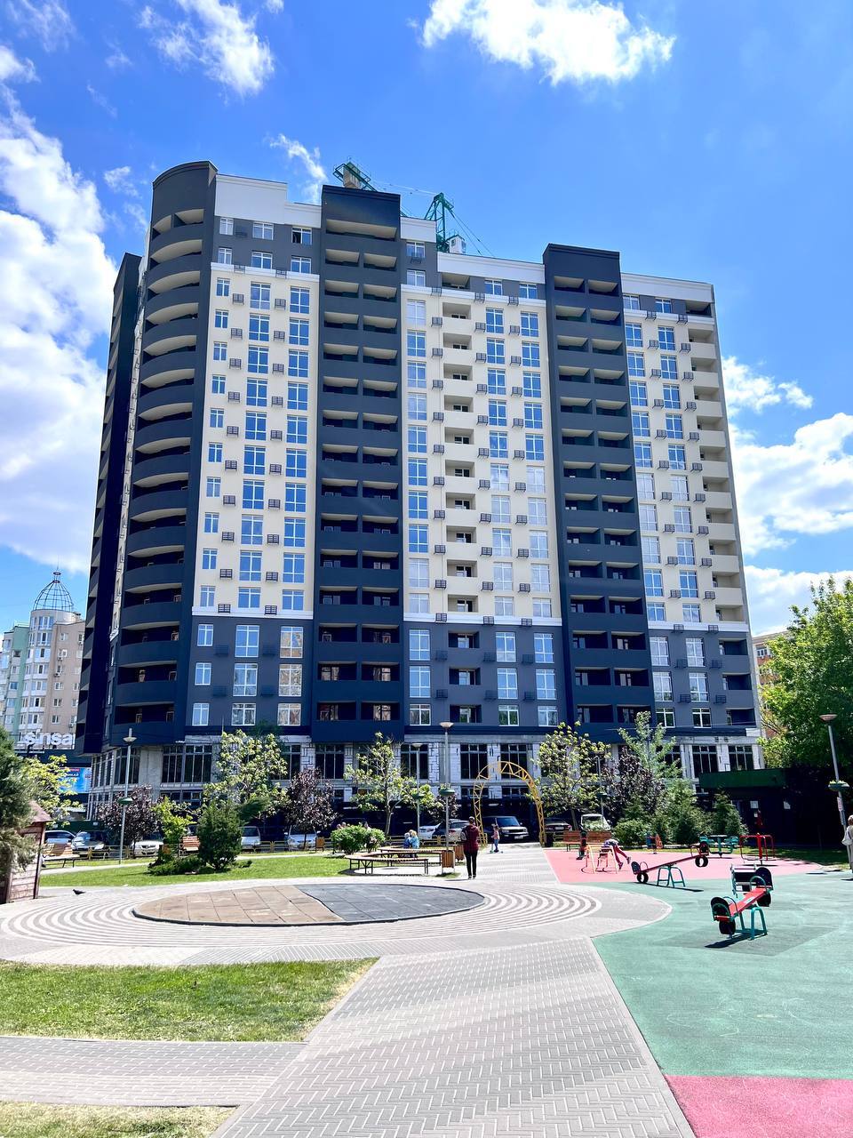 Продаж 1-кімнатної квартири 42.2 м², Шкільна вул., 73А