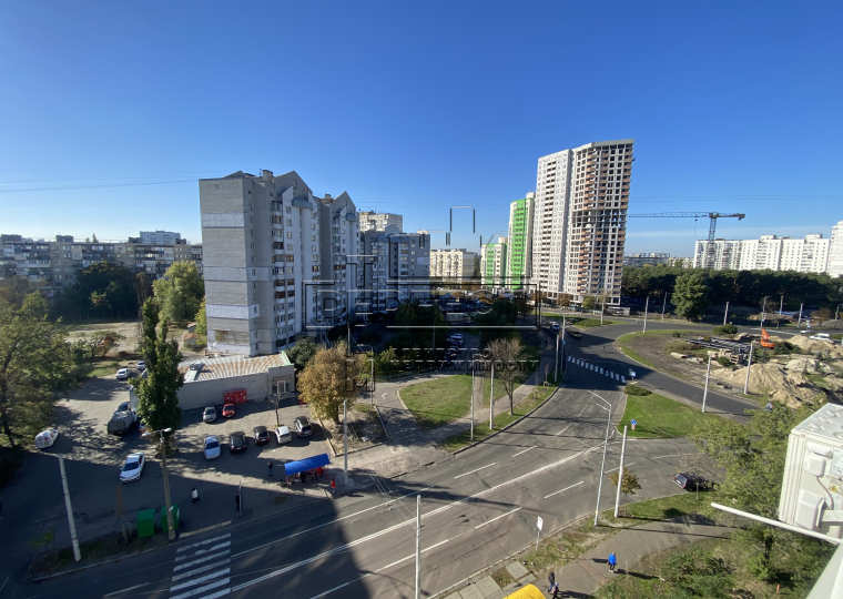 Продаж 1-кімнатної квартири 32 м², Мілютенка вул., 18